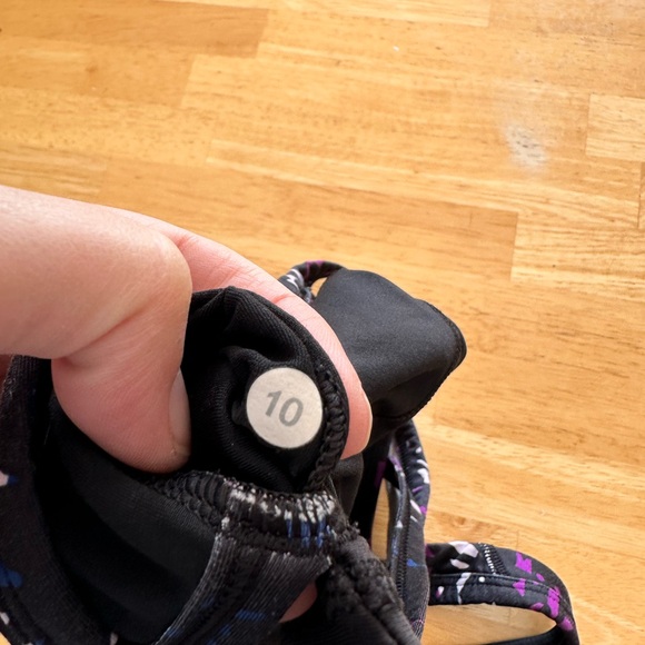 Lululemon sports bra size 10 - Picture 3 of 3